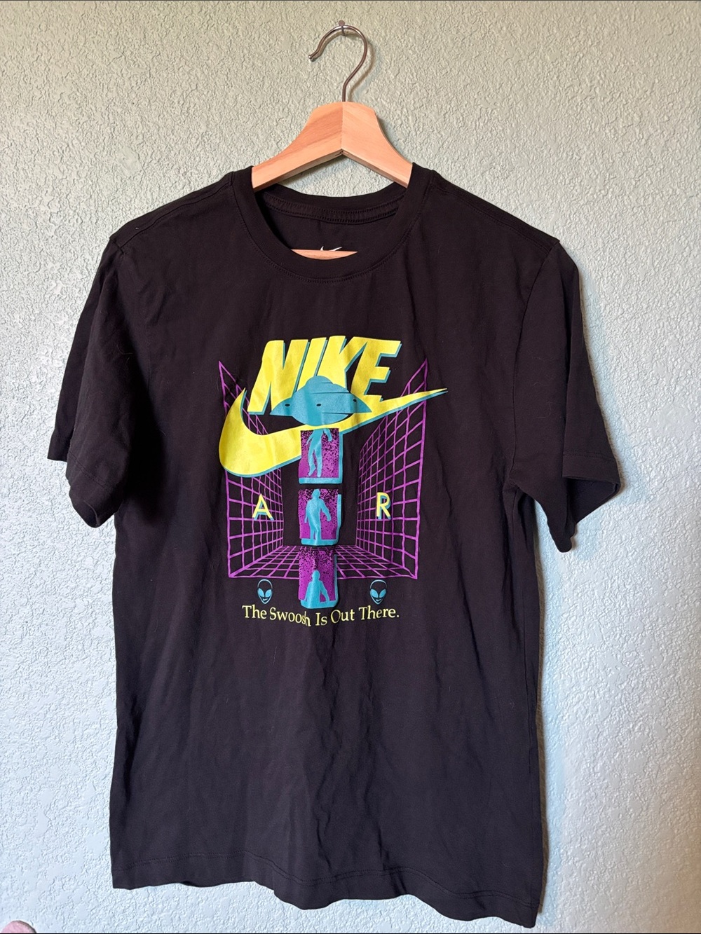Nike Air Women’s Black Graphic Tee with Yellow & Purple UFO Accents Size S Good